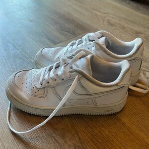 Nike Air Force 1 LE PS Youth Size 1Y Triple White Sneaker Shoes DH2925-111